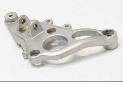 Baksidan på Fotpinnefäste från en BMW R 1150 RS -2004 motorcykel.