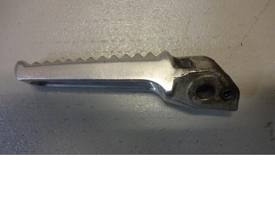 Baksidan på Fotpinne från en Honda NC 750 S -2017 motorcykel.