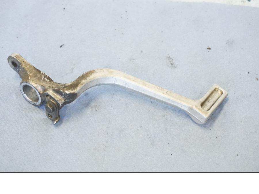 Baksidan på Bromspedal från en Suzuki GSX 1300 BK -2008 motorcykel.