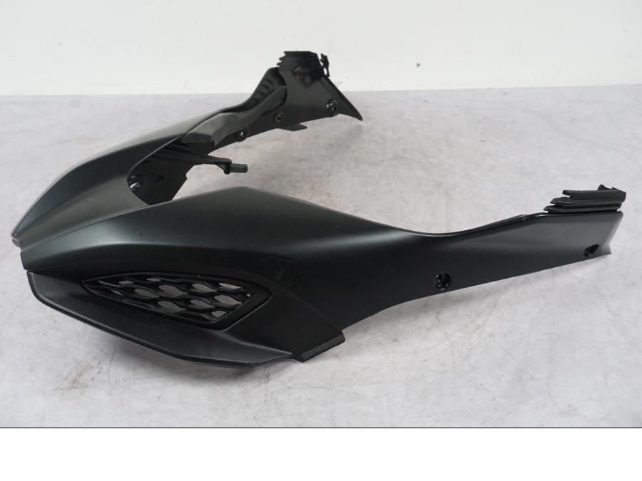 Snett nerifrån på Frontkåpa från en Ducati Multistrada V4 -2024 motorcykel.