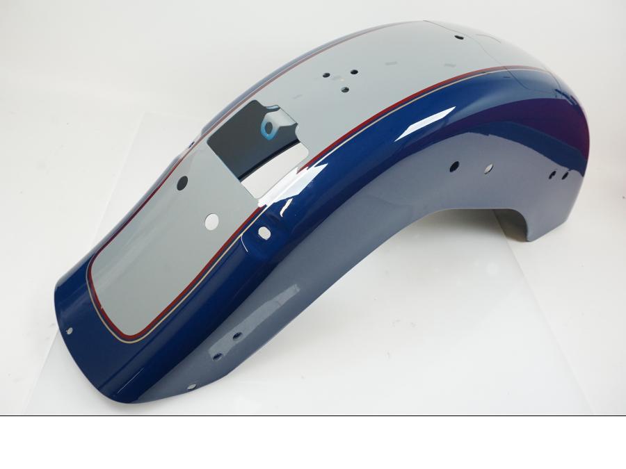 Vänster sida på Bakskärm från en H-D FLHC -2023 motorcykel.