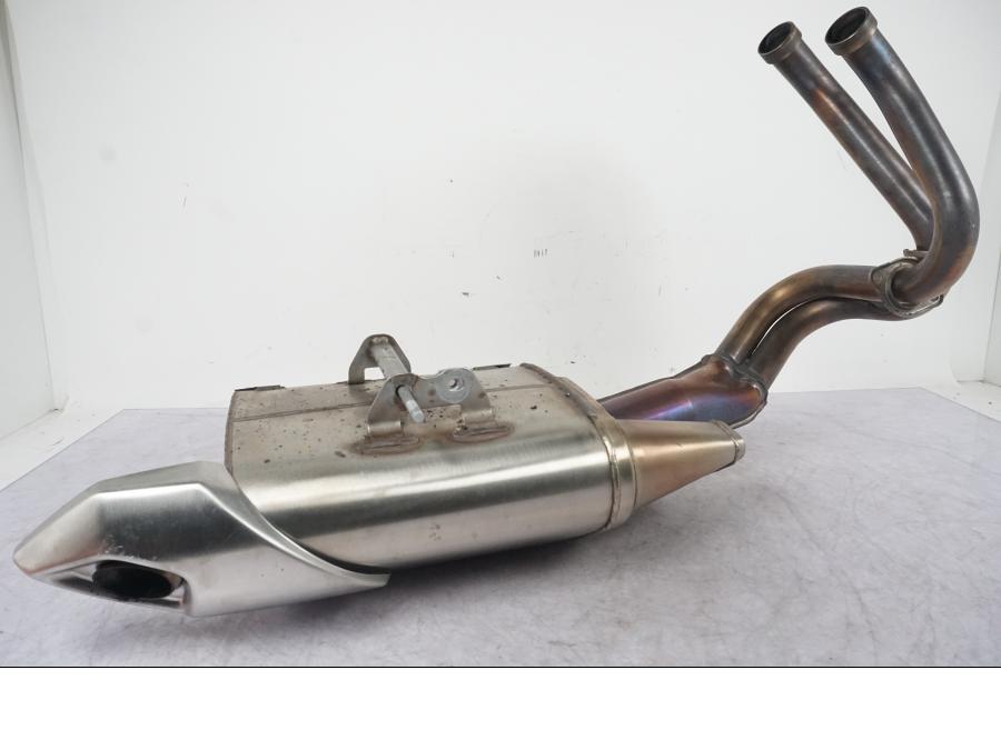 Framsidan på Avgassystem från en Kawasaki ER-6N ABS -2015 motorcykel.