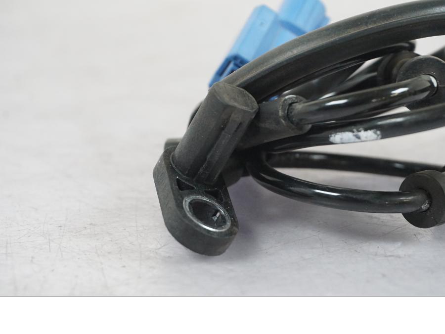 Vänster sida på ABS givare från en Kawasaki Z 900 -2019 motorcykel.