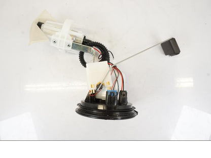 Snett uppifrån på Bensinpump insprut från en BMW R 1250 GS -2019 motorcykel.