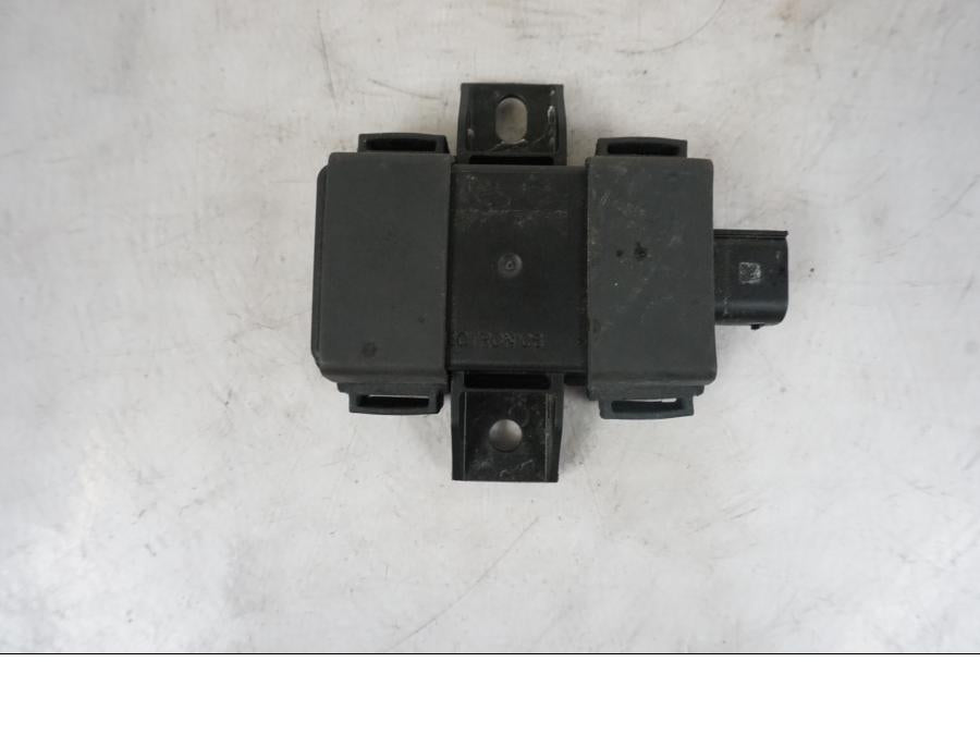 Höger sida på RDC Sensor från en KTM 1290 Super Duke R -2021 motorcykel.