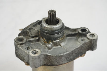 Höger sida på Startmotor från en Aprilia RS 125 -2000 motorcykel.