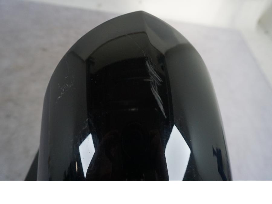 Snett uppifrån på Framskärm från en BMW S 1000 XR -2019 motorcykel.