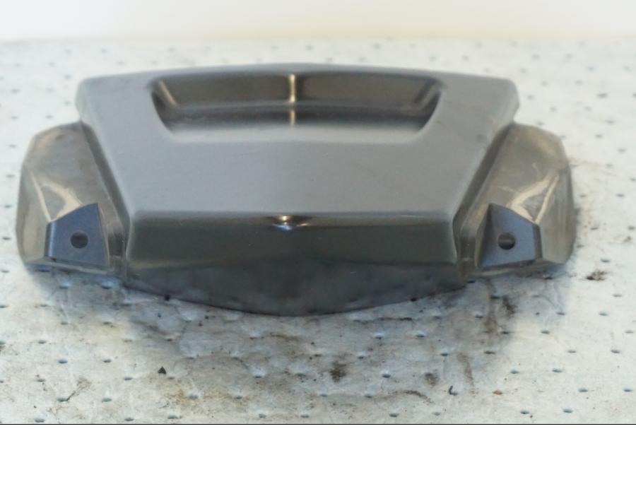 Snett nerifrån på Bakvinge från en Suzuki GSX 1300 BK -2008 motorcykel.