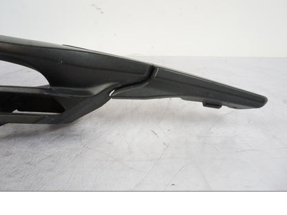 Vänster sida på Passagerarhandtag från en Kawasaki Versys 650 -2014 motorcykel.