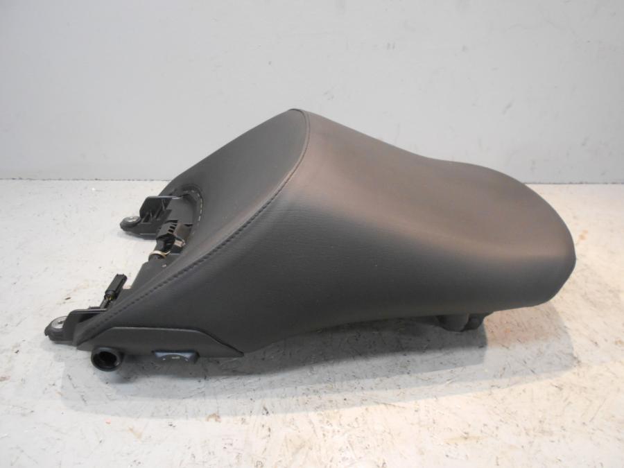 Baksidan på Sadel från en BMW K 1600 -2015 motorcykel.