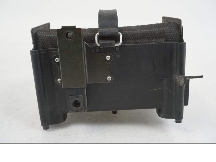 Extrabild1 på Batterihållare från en Yamaha YZF 1000 R1 -2006 motorcykel.