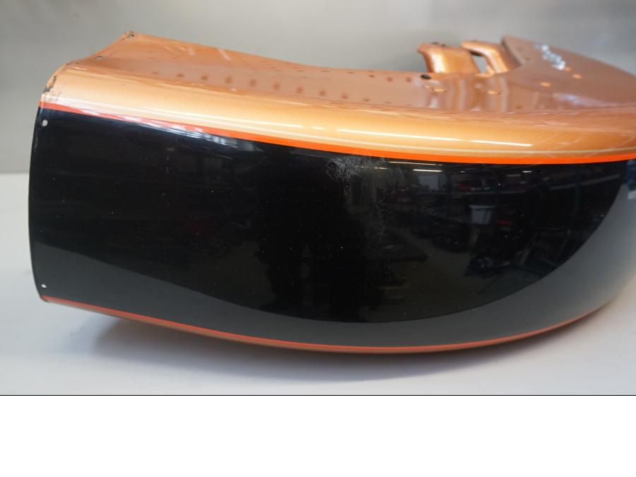 Höger sida på Framskärm från en H-D Touring Road King Classic FLHRCI -2008 motorcykel.