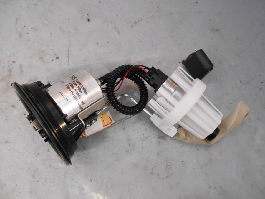 Höger sida på Bensinpump insprut från en BMW R 1200 GSA -2018 motorcykel.