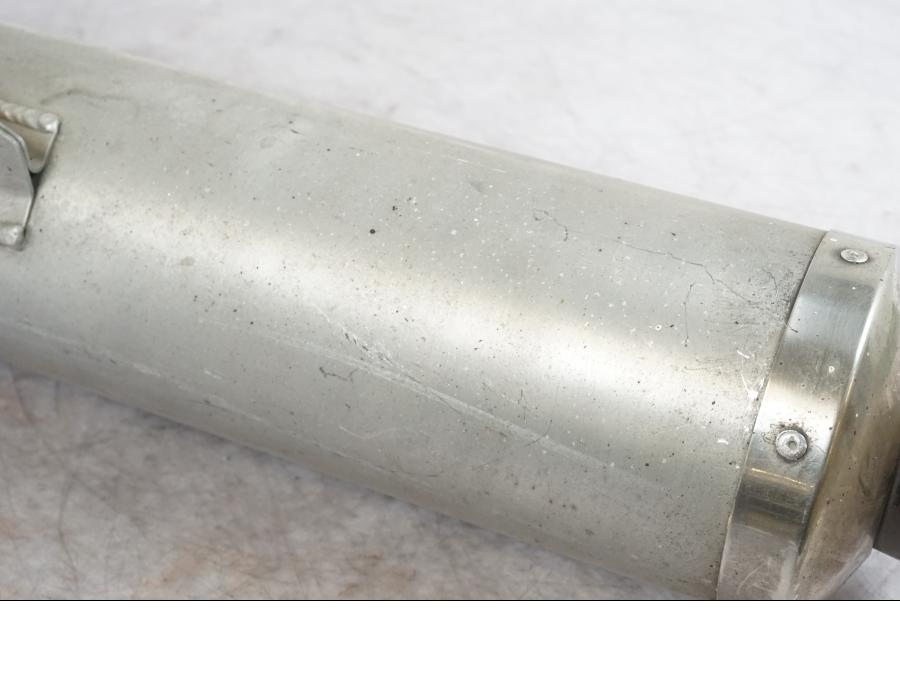 Höger sida på Ljuddämpare från en Yamaha YZF R6 -2000 motorcykel.
