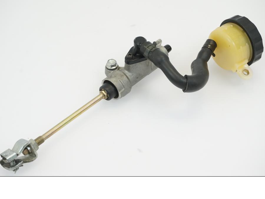 Vänster sida på Bromshuvudcylinder från en Honda XRV 750 -2003 motorcykel.