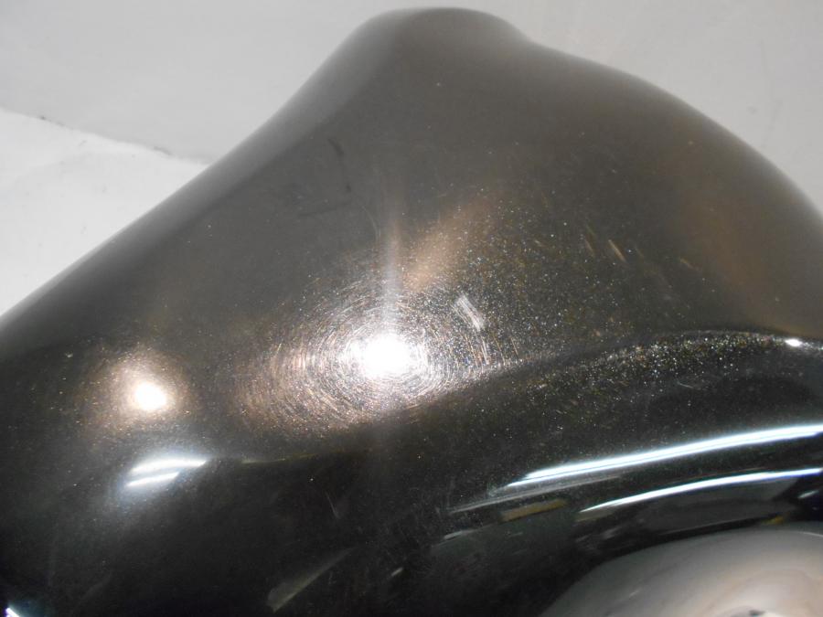 Snett uppifrån på Bensintank från en Kawasaki Z 900 -2017 motorcykel.