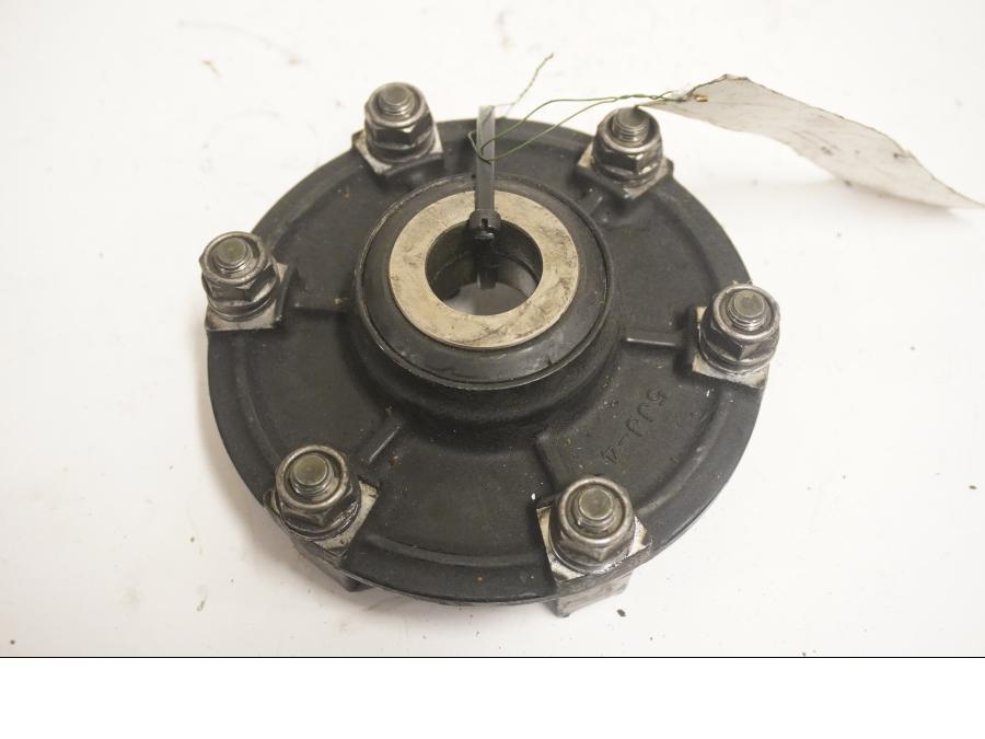 Baksidan på Drevfäste från en Yamaha YZF R6 -2003 motorcykel.