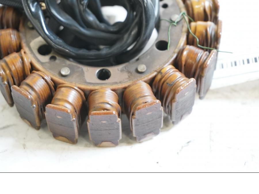 Baksidan på Generator från en Honda XL 600 V -1997 motorcykel.