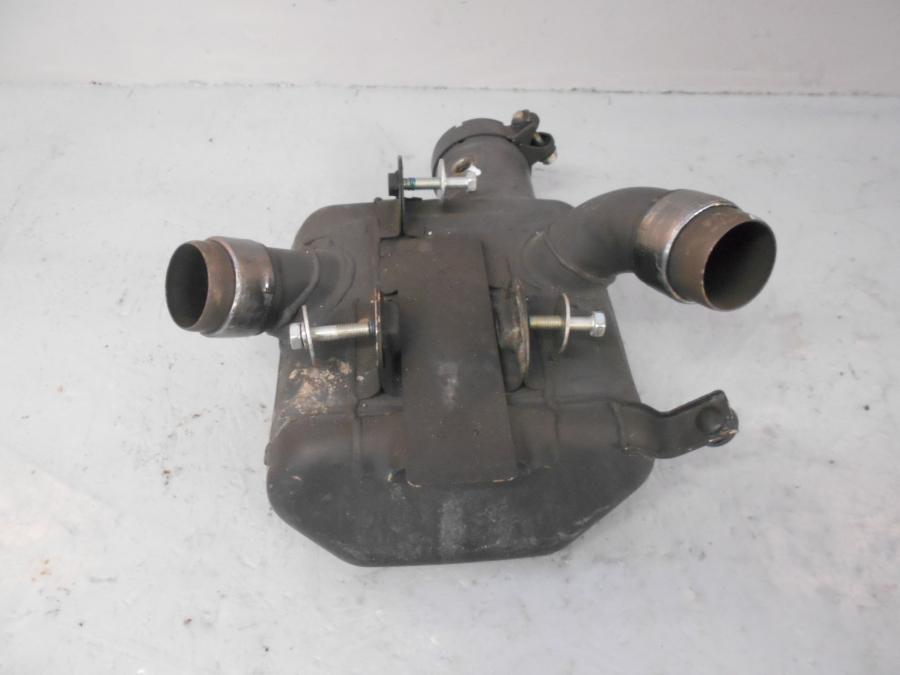 Baksidan på Mellanburk från en Suzuki GSX-R 1000 -2008 motorcykel.