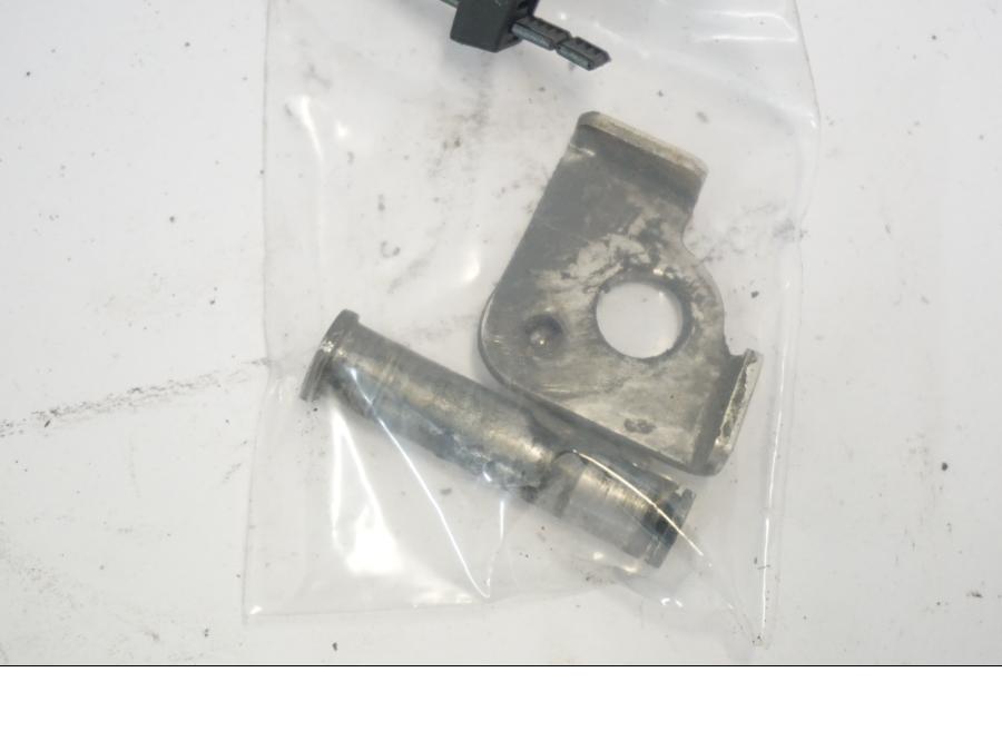 Höger sida på Fotpinne från en Suzuki DL 1000 -2003 motorcykel.