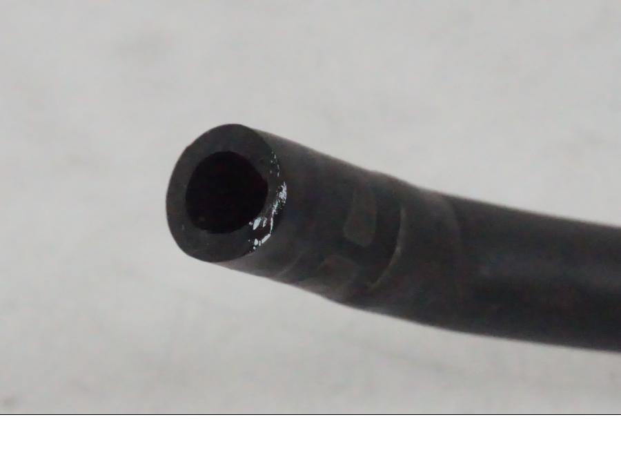 Snett uppifrån på Bromsvätskebehållare från en KTM 390 Adventure -2021 motorcykel.