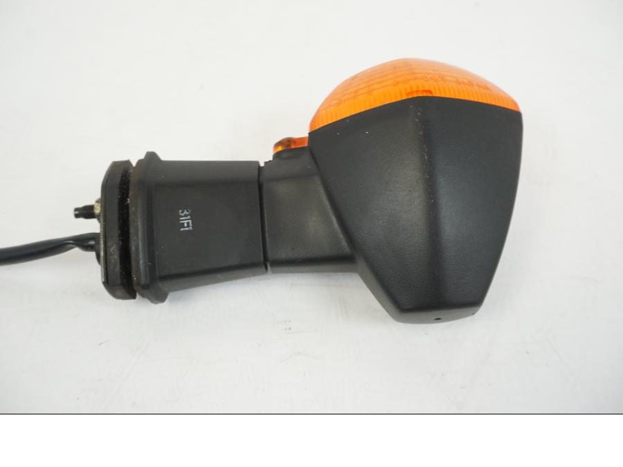 Snett nerifrån på Blinkers från en Suzuki GSX-R 750 -2001 motorcykel.