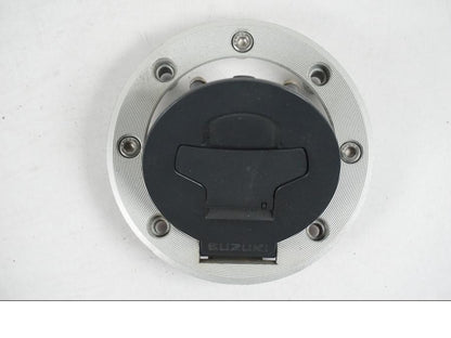 Extrabild3 på <p>Låssats från Suzuki DL 1000 2004.</p>

<p>1st nyckel, tändningslås, sadellås, tanklock och hjälmlås.</p> motorcykel.