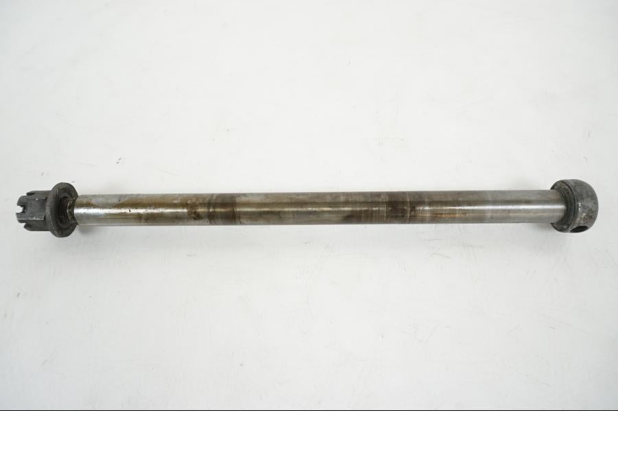 Framsidan på Axel från en Suzuki GS 1000 -1978 motorcykel.