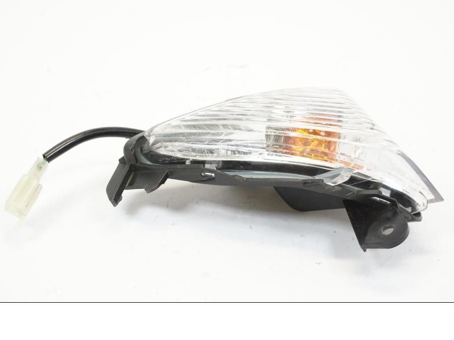 Höger sida på <p>Blinkers vänster fram från Kawasaki ER-6N 2006.</p>

<p>Bra skick.</p> motorcykel.