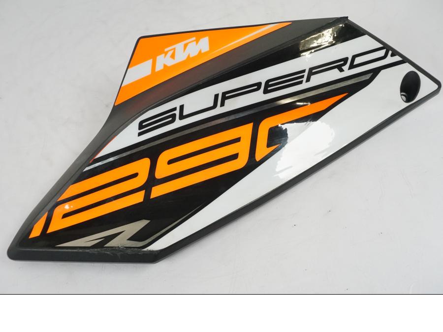 Framsidan på Kylarvinge från en KTM 1290 Super Duke R -2015 motorcykel.