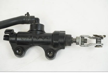 Vänster sida på Bromshuvudcylinder från en Triumph Speed Triple -2008 motorcykel.