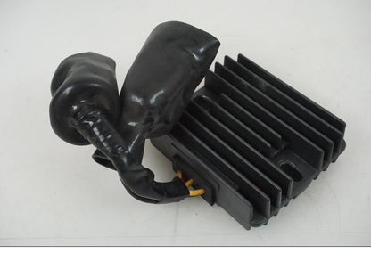 Vänster sida på Likriktare från en Honda CBR 1000 -2005 motorcykel.