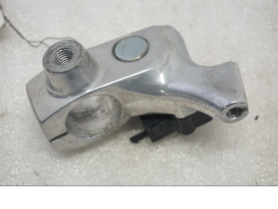 Framsidan på Kopplingsklo från en Suzuki VL 800 -2004 motorcykel.