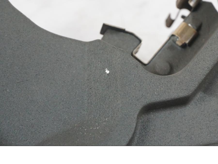 Baksidan på Bromsoksfäste från en Suzuki GSX-R 600 -2007 motorcykel.