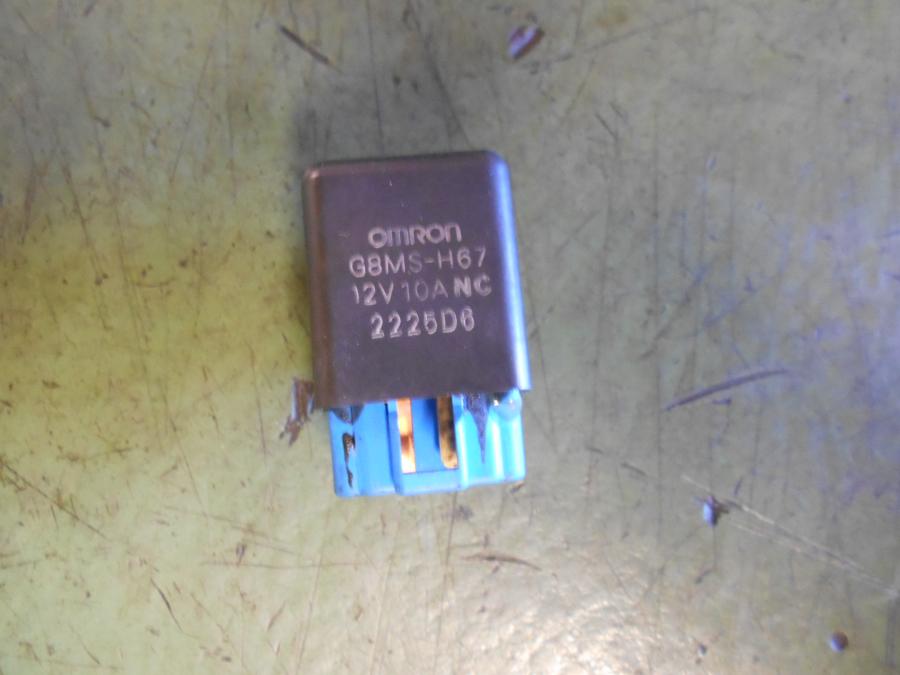 Framsidan på Relä från en Honda CBR 125 R -2006 motorcykel.