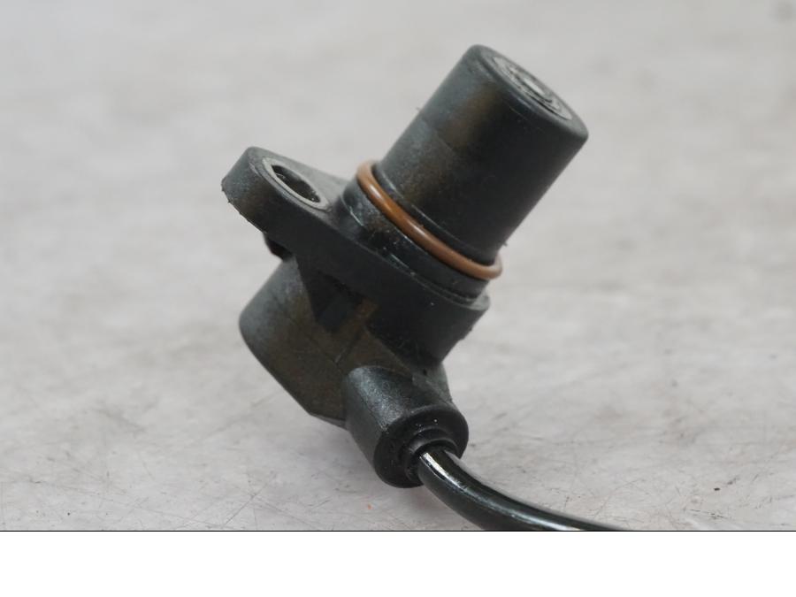 Höger sida på Vevaxelsensor från en Buell 1125 R -2008 motorcykel.