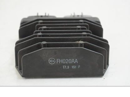 Höger sida på Likriktare från en Honda CB 650 F Hornet -2017 motorcykel.