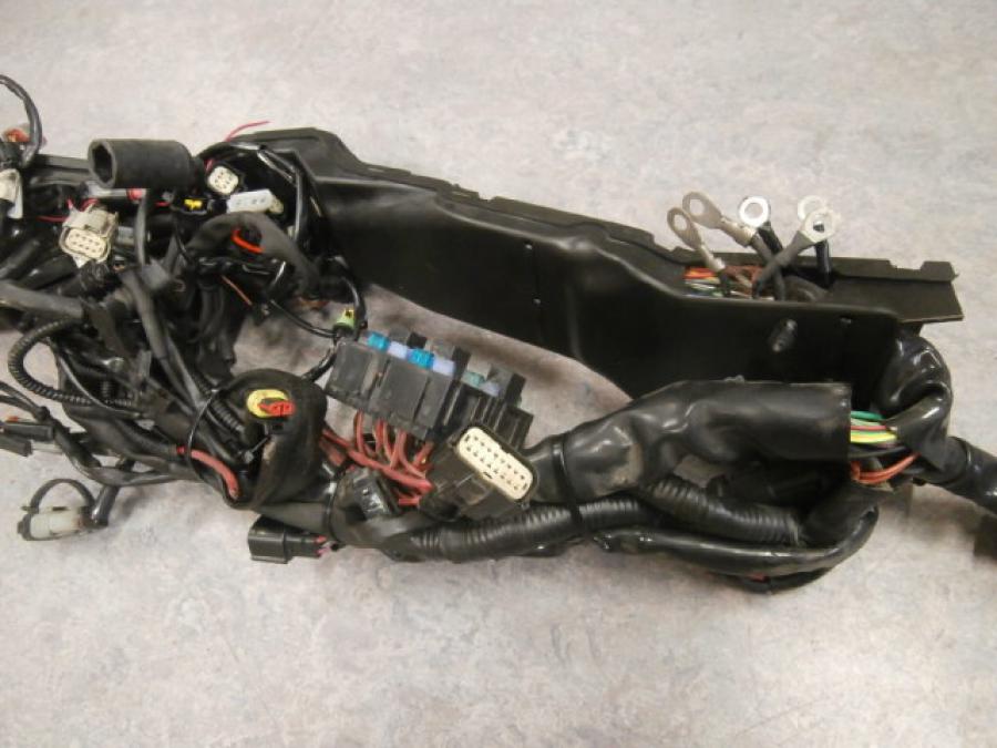 Snett uppifrån på Kabelstam från en H-D Touring Road King Classic FLHRCI -2008 motorcykel.