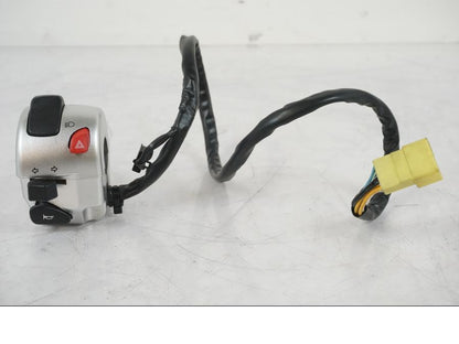 Framsidan på Styrelreglage från en Suzuki VZR 1800 -2009 motorcykel.