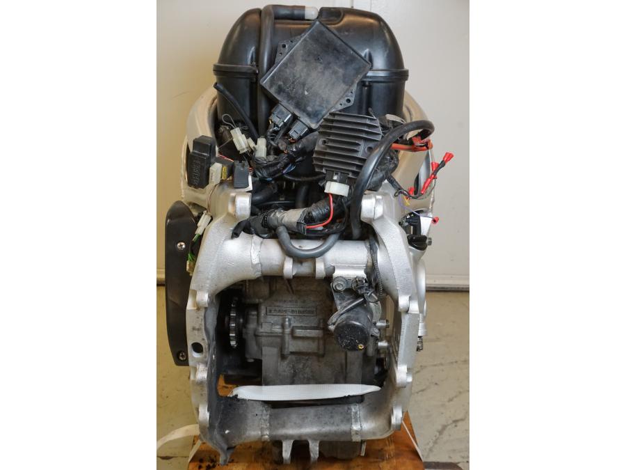 Vänster sida på Motorpaket från en Yamaha YZF R6 -1999 motorcykel.