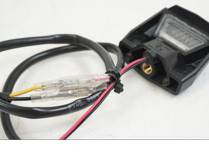 Vänster sida på Skyltbelysning från en Yamaha YZF R7 -2022 motorcykel.