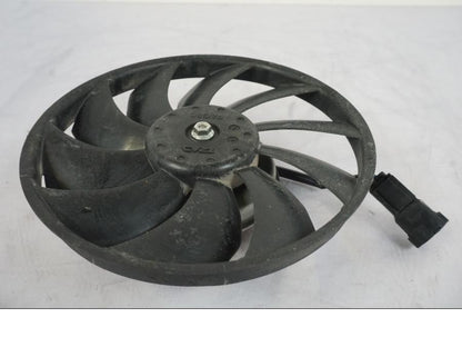 Baksidan på Vattenkylfläkt från en Honda VFR 1200 -2010 motorcykel.