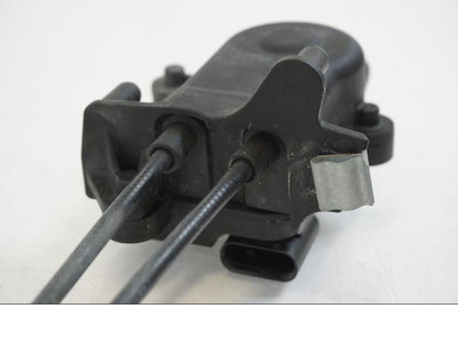 Vänster sida på Avgasspjällmotor från en BMW R 1250 GS -2019 motorcykel.