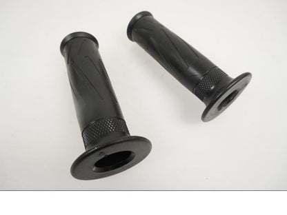 Snett nerifrån på Handtag från en Yamaha Tracer 700 -2018 motorcykel.