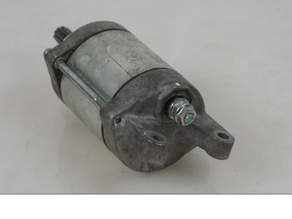 Baksidan på Startmotor från en Kawasaki Ninja 300 -2014 motorcykel.