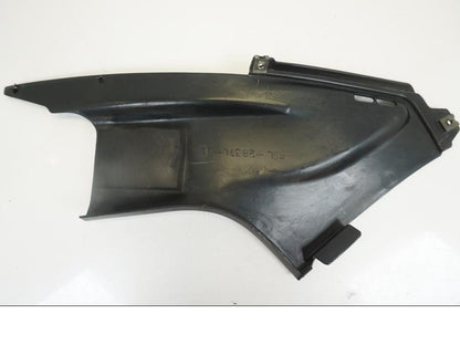 Baksidan på Toppkåpsinsida från en Yamaha YZF R6 -2006 motorcykel.