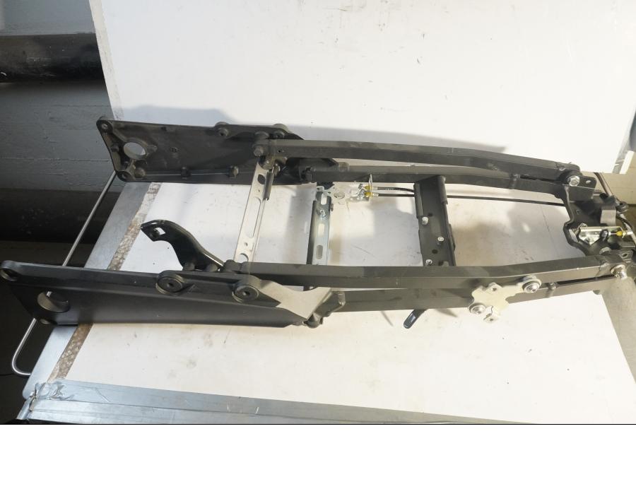 Baksidan på Bakram från en Kawasaki ZZ-R 1400 -2010 motorcykel.