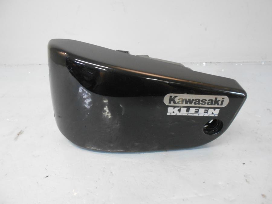 Framsidan på Sidopanel från en Kawasaki VN 1500 Classic Tourer -2002 motorcykel.