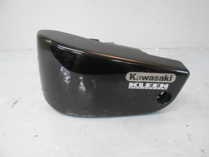 Framsidan på Sidopanel från en Kawasaki VN 1500 Classic Tourer -2002 motorcykel.