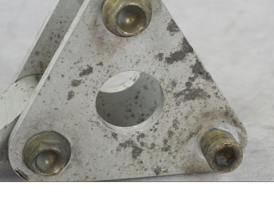 Snett uppifrån på Stötdämparlänkage från en Honda CBR 1100 XX -1999 motorcykel.